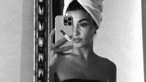 Hande Erçel aşk acısını çabuk unuttu, karın kasları ile düşman çatlattı