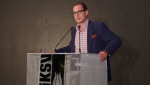 Koç Holding’in tepesindeki isim konuştu salon alkışla inledi