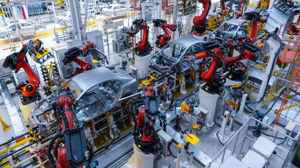 Otomotiv devi iflas riski nedeniyle iki fabrikasını kapatacak