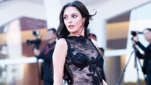 Venedik Film Festivali’nde Melis Sezen şıklığıyla göz kamaştırdı