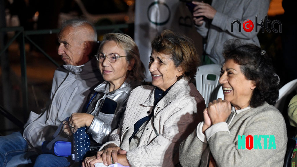 Bu sokakta eğlence ve alışveriş bir arada