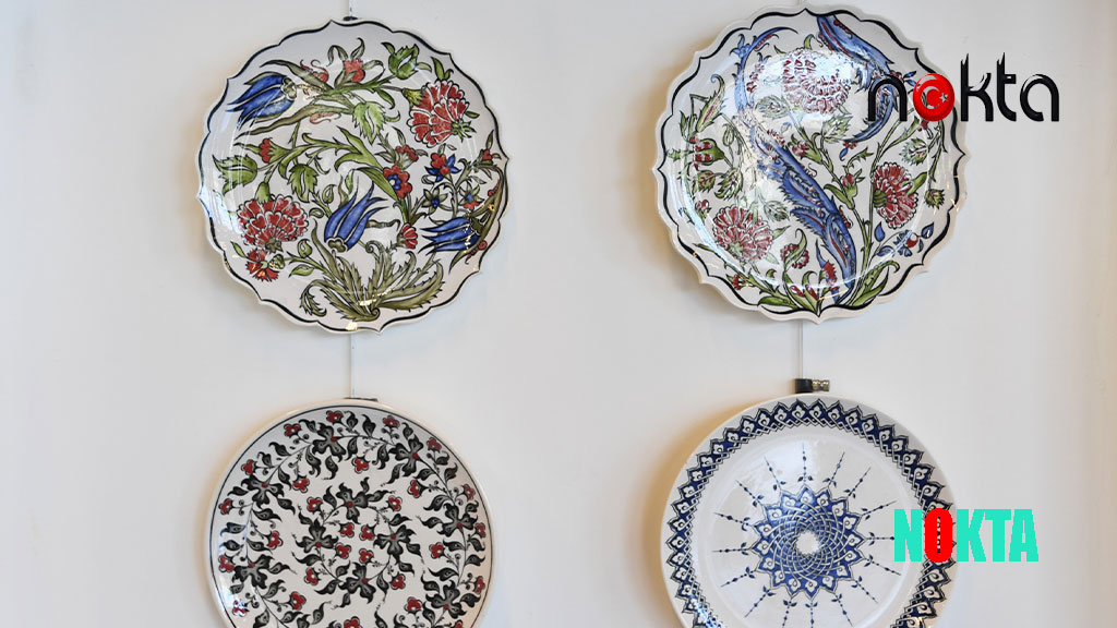 Emekli olduktan sonra ürettiği çinilerden sergi açtı