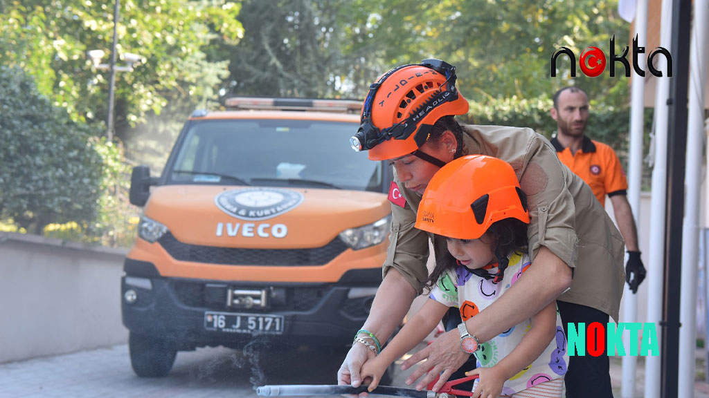 Minik İtfaiyeciler Göz Kamaştırdı