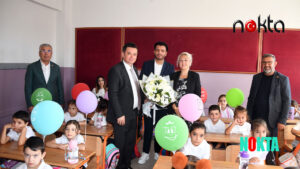 Miniklerin ilk ders heyecanına Başkan Aydın eşlik etti