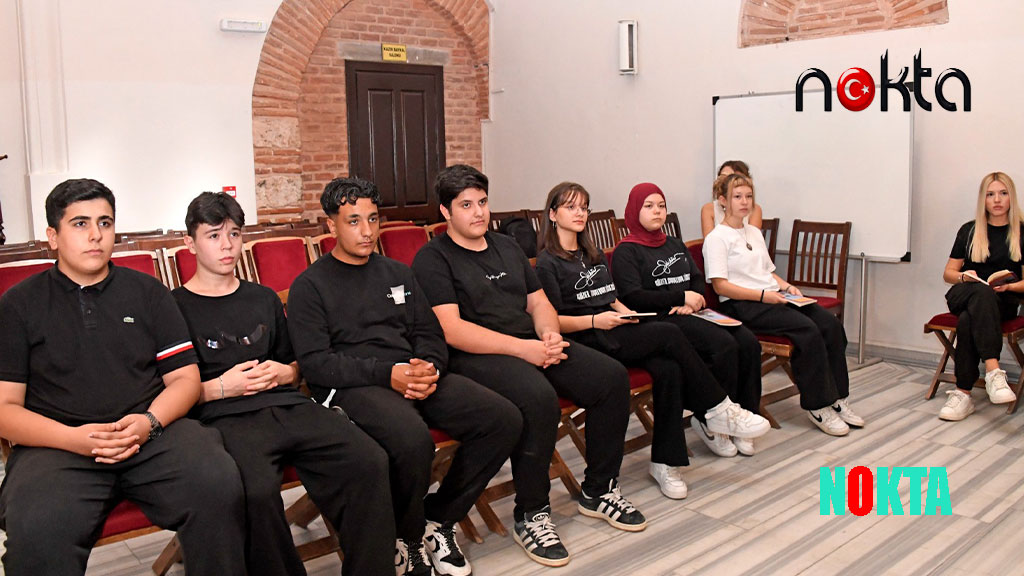 Osmangazi Belediyesi okutarak öğretiyor