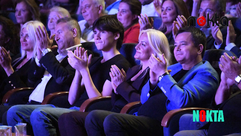 Osmangazi Belediyesi ölüm yıl dönümünde Zeki Müren’i muhteşem geceyle andı