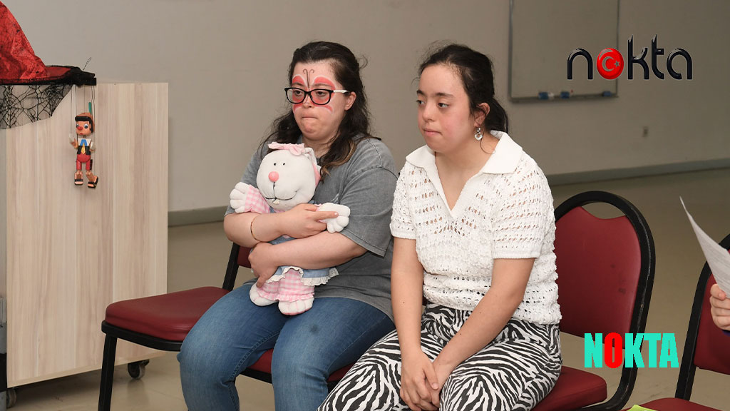 Osmangazi Kent Konseyi Engelliler Meclisi üyelerinden usta sanatçıları aratmayan performans