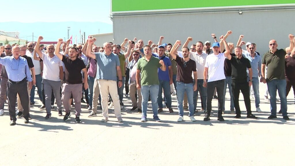 Dev kamu fabrikası bile bile batırılıyor