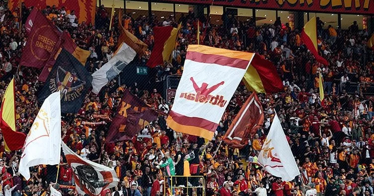 Galatasaray taraftarından Sergen Yalçın için pankart!