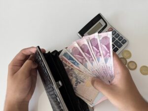 Geçen yıl doğru bilen uzmandan 2026 tahmini: “Asgari ücret bu rakamı geçmeyecek!”