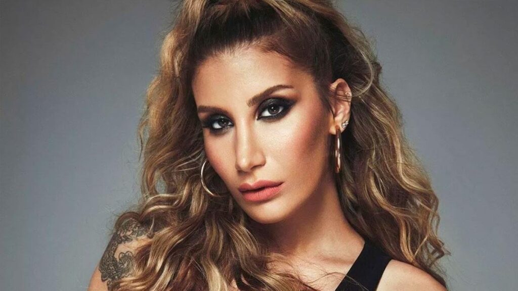 İrem Derici’den Manifest üyesi Esin Bahat’a destek