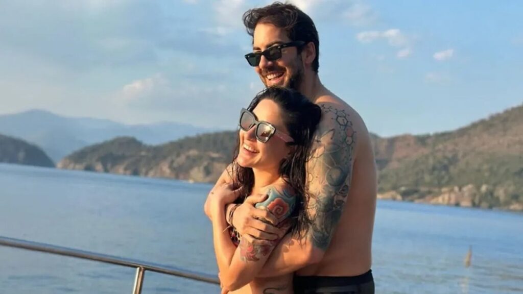 Melek Mosso ve Serkan Sağdıç boşandıklarını duyurdu