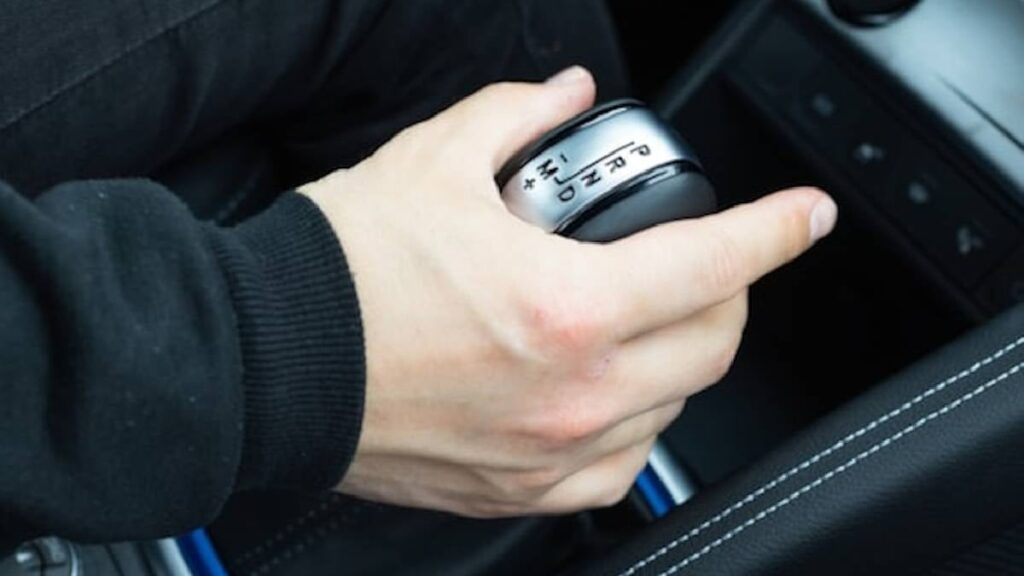 Otomatik vitesli araçlarda yapılan en sık hata: Herkes yapıyor