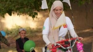 Oyunculuğu bırakıp evlenmişti, Avustralyalı aktör eşi Reshad Strik ile fotoğrafını paylaştı!