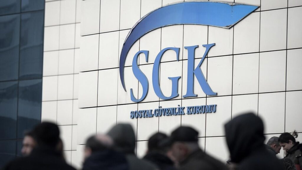 SGK harekete geçti: Bu üç şehirde yaşayan binlerce emeklinin evine yazı gönderilecek