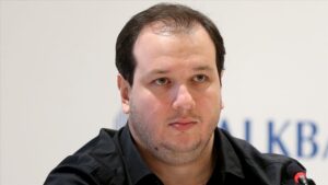 Şahan Gökbakar, Türkiye’den taşındı