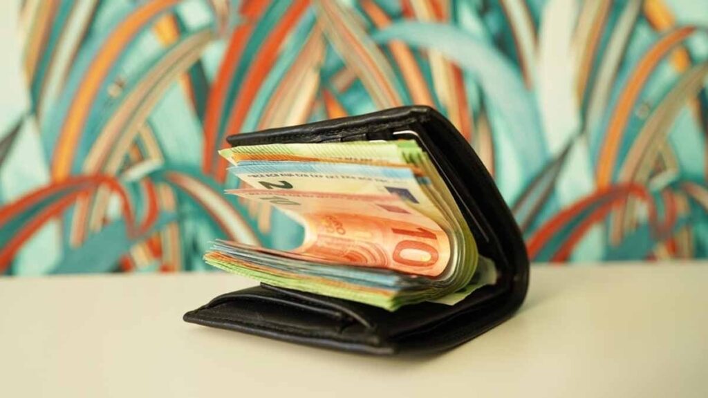 ‘Evde para saklayın’ çağrıları peş peşe gelirken 3 ülke nakit kullanımına yakında veda edecek