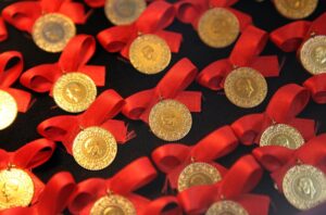 Gram ve çeyrek altın uçuşa geçti: İşte 15 Kasım altın tablosu