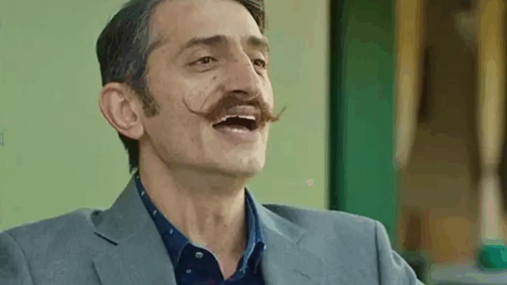 İcralık olup evden atılan ünlü oyuncunun son hali ortaya çıktı: Elinde kartonlarla…