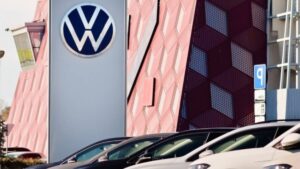 Otomotiv devi Volkswagen rotayı değiştirdi: Almanya kaybetti