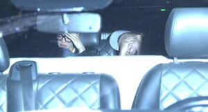 Ünlü futbolcu Sirkeci’de kameraları görünce panik yaptı, yarım saat araçtan inmedi