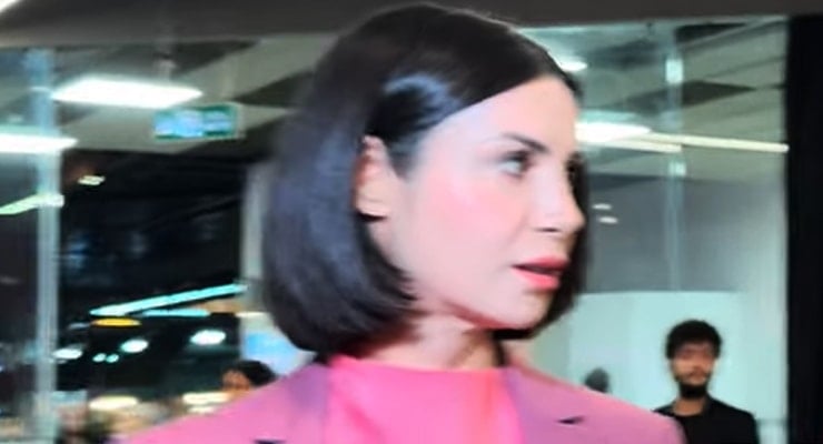 Ünlü oyuncu sevgilisinin arkasından bakakaldı!