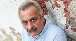 Ünlü yönetmenden ‘İnternetten parayla dua satıyordum’ itirafı