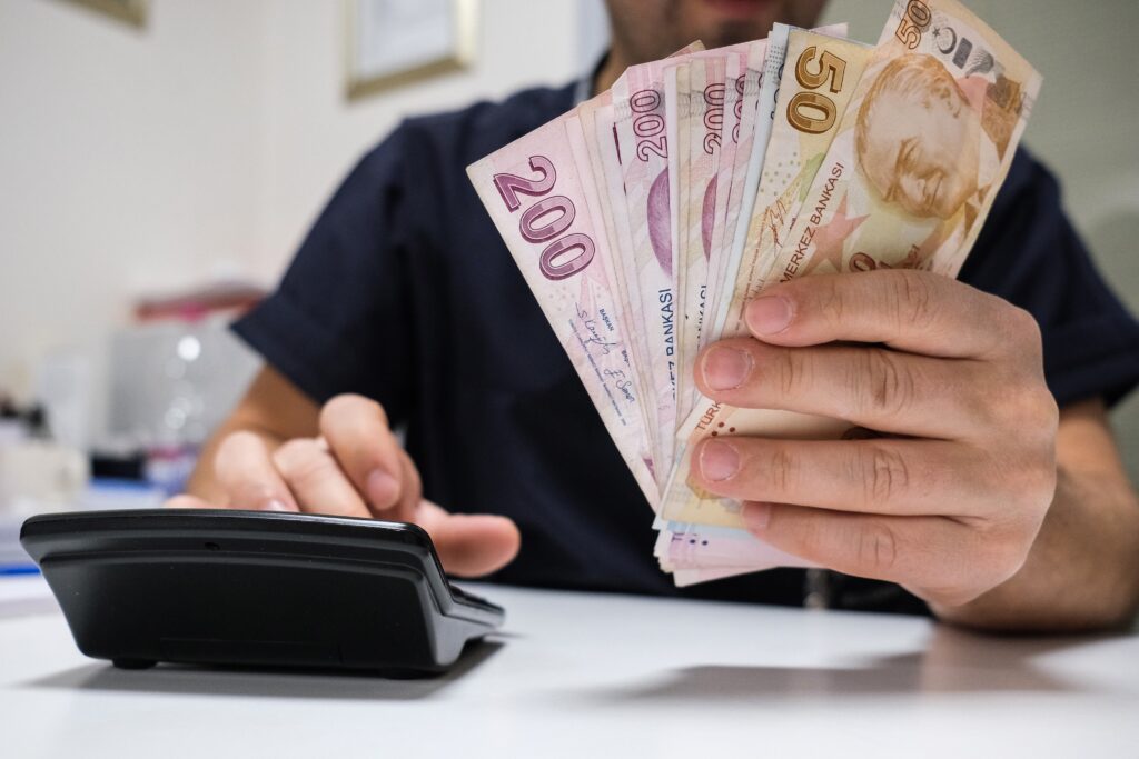 Yapay zekaların asgari ücret tahminleri belli oldu