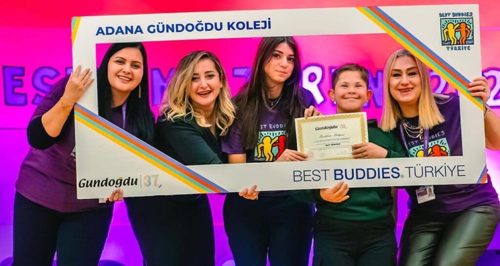 Özel gereksinimli çocukların en mutlu günü: ‘Best Buddies’ projesi Adana’da hayata geçti