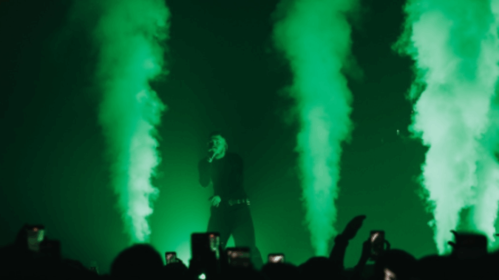 3 yıl önce kimse tanımıyordu… 2025’in en çok dinlenen ismi oldu