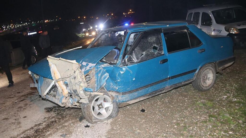 Amasya’da iki otomobil çarpıştı: 6 yaralı