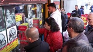 Yılbaşına sayılı günler kaldı: ‘Nimet Abla’ önünde yoğunluk!