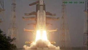 Hindistan uzay tarihi yazdı: 6 tonluk uydu alçak yörüngeye fırlatıldı