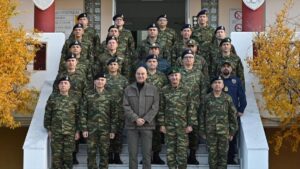 Yunan bakandan provokatif ziyaret! Türkiye kıyılarına yakın adada askeri inceleme