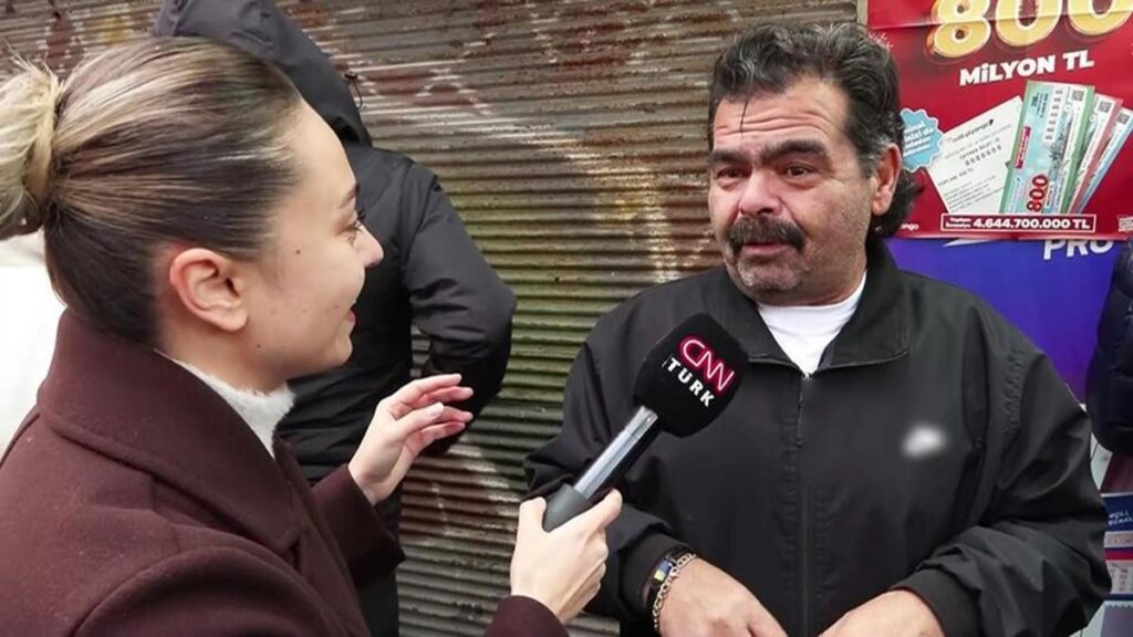 800 milyon liralık rekor ikramiye için Eminönü’nde kuyruk