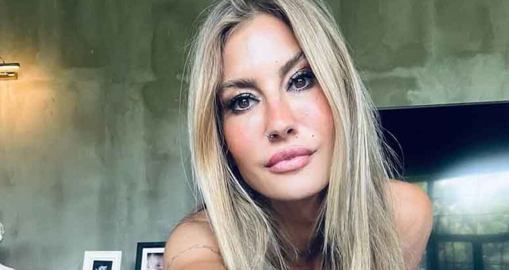 Çağla Şıkel rahatsızlandı