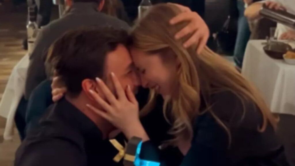 Hayal Köseoğlu doğum gününde evlilik teklifi aldı!