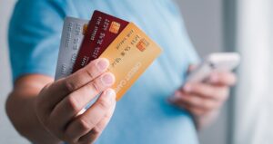 Kredi kartları alarm veriyor: Borçlu sayısı 10 ayda 1,8 milyonu aştı