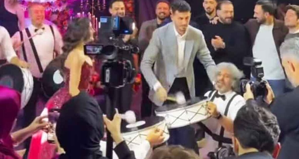 Milli futbolcu kına gecesinde coştu