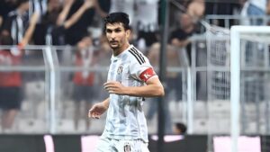 SON DAKİKA | Necip Uysal, futbolu bırakıyor