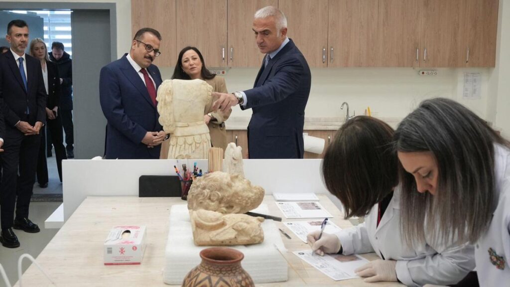 Bakan Ersoy: Kültür varlığı kaçakçılığıyla mücadelede kararlılıkla yol alıyoruz