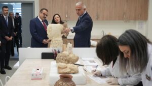 Bakan Ersoy: Kültür varlığı kaçakçılığıyla mücadelede kararlılıkla yol alıyoruz