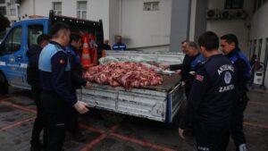 Mersin’de kamyonette 500 kilo bozuk et ele geçirildi