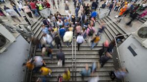 Evden çıkmayan işsiz gençler için yasa çıkarılacak