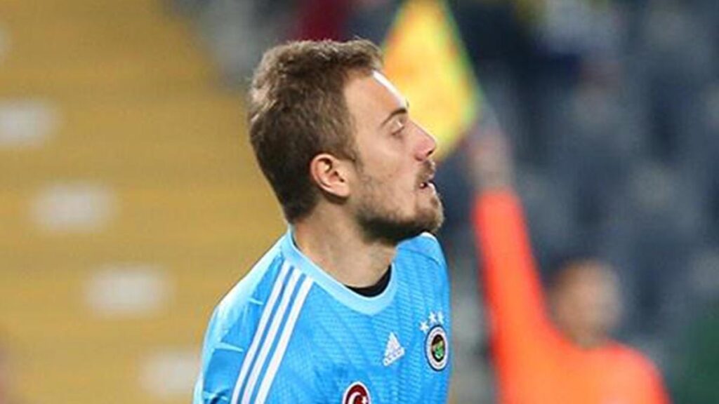 Fenerbahçe’ye geri dönen Mert Günok, ilk idmanına çıkıyor
