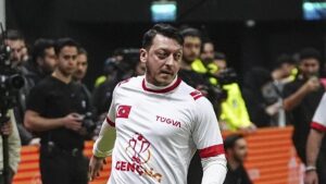 Mesut Özil’den Fenerbahçe açıklaması: İnşallah devamı gelir