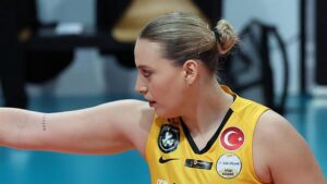 VakıfBank’ta Cansu Özbay’dan kötü haber